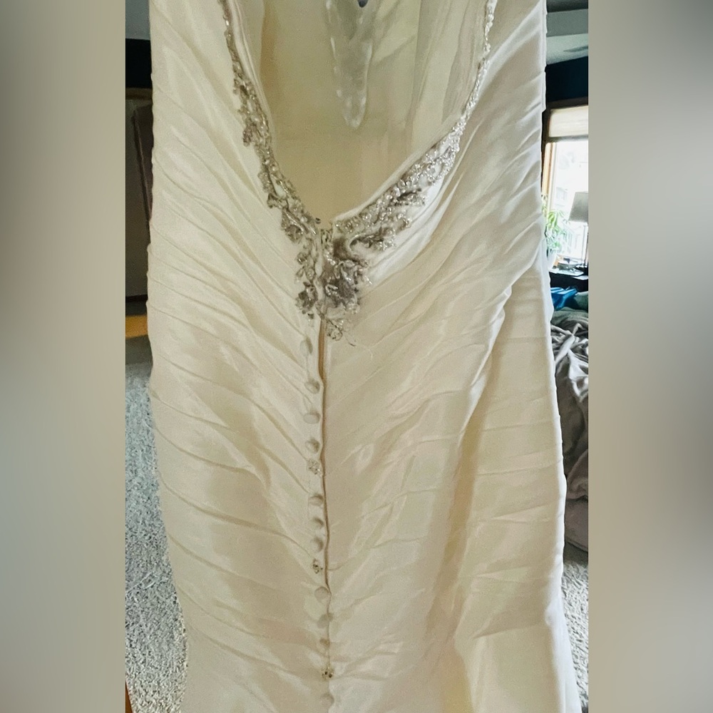 Chic Strapless Ivory Wedding Gown - Fit & Flare - Picture 9 of 12